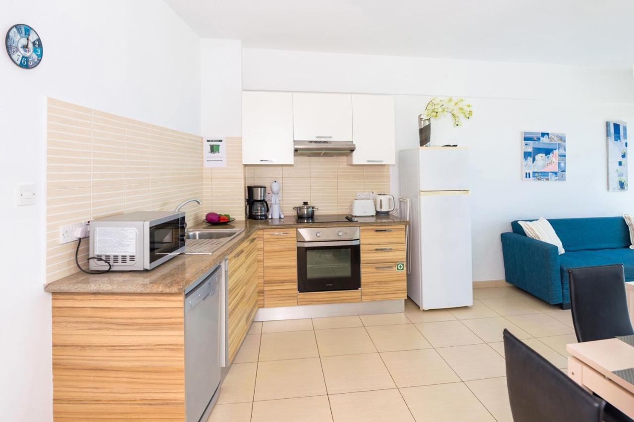Gabriela - Coralli Beachfront Apartment Protaras Esterno foto