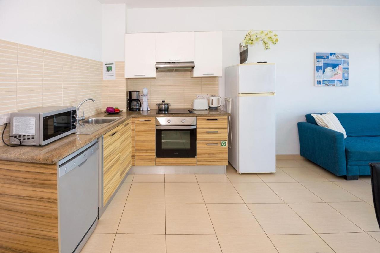 Gabriela - Coralli Beachfront Apartment Protaras Esterno foto