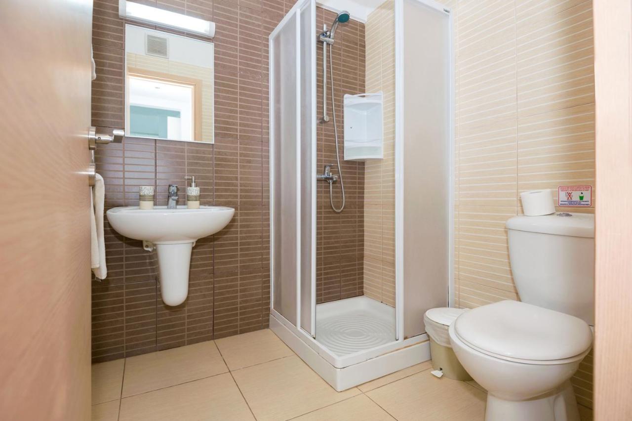 Gabriela - Coralli Beachfront Apartment Protaras Esterno foto