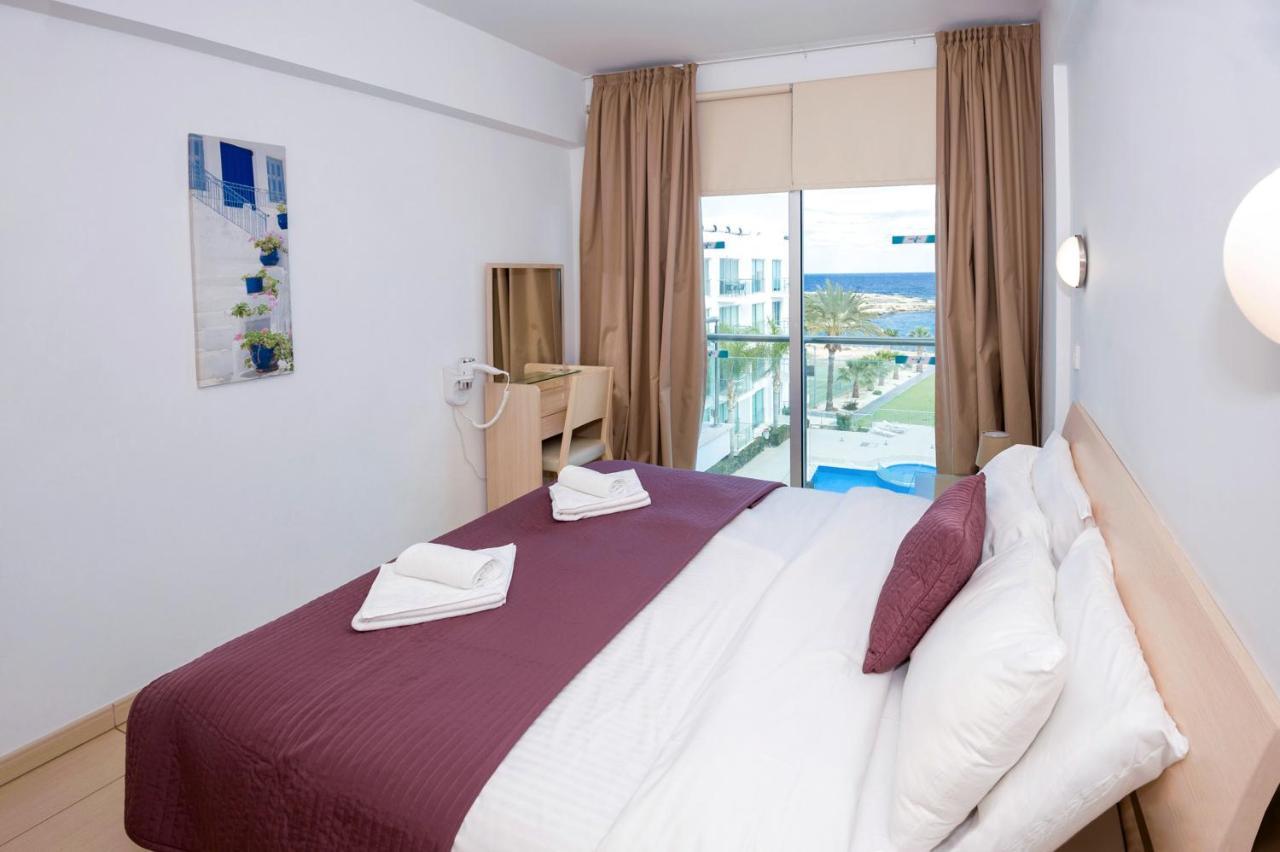 Gabriela - Coralli Beachfront Apartment Protaras Esterno foto