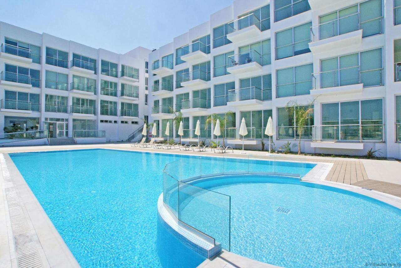 Gabriela - Coralli Beachfront Apartment Protaras Esterno foto